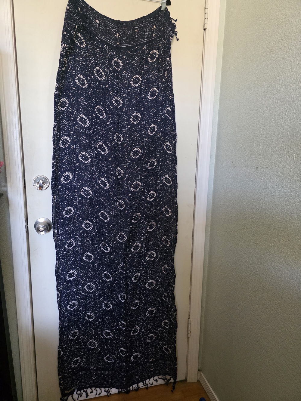 Lucky Brand Cotton And Linen Navy and White Scarf